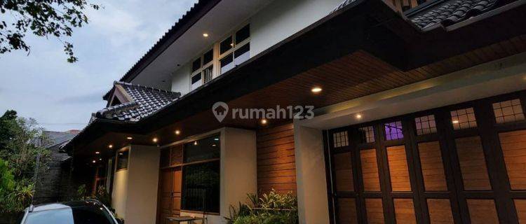 Rumah Mewah Lux Full Furnished Lokasi Strategis Tengah Kota 1