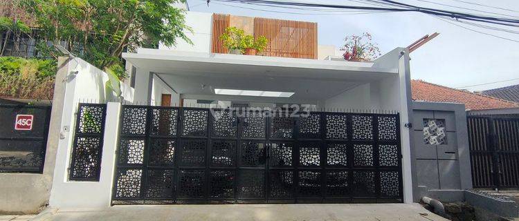 Rumah Cantik Full Furnished di Sayap Dago, Bandung 1