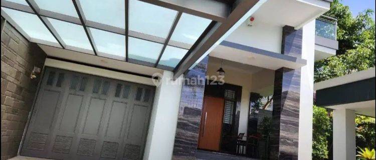 Rumah 2 Lantai Bagus di Setiabudi, Bandung 1