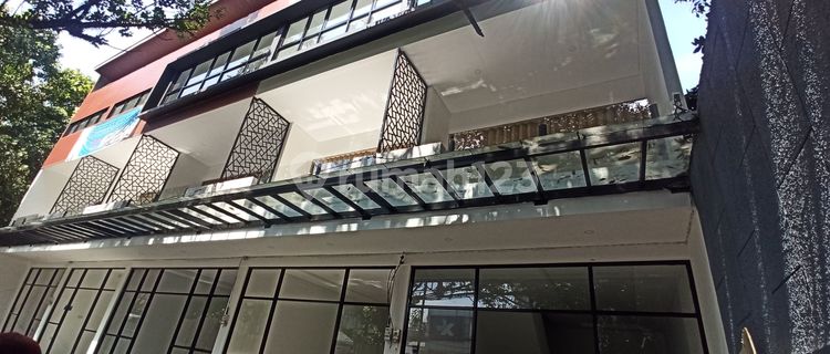 Disewakan Ruko Baru Riau Mainroad 3 Lantai 1