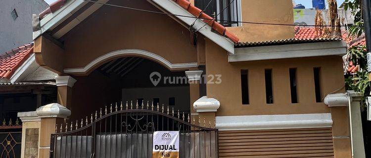 Siap Huni Rumah Mahkota Simprug 1,5 Lantai Kondisi Bagus 1