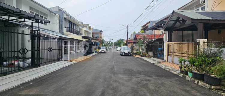 Ready-to-occupy House in Gading Serpong Sector 1e, Wide Road Row 1