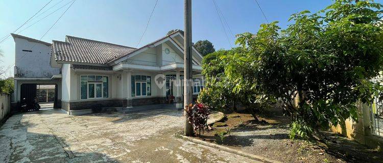 Dijual Murah Rumah Semi Vila Halaman Luas Lokasi Strategis di Bojong Purwakarta 1