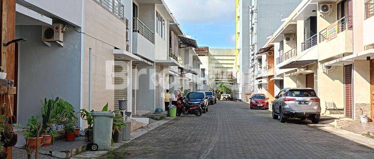 TOWN HOUSE CANTIK LUAS 1