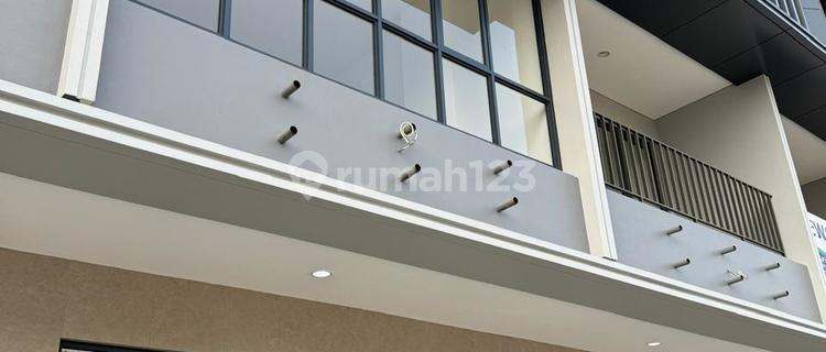 BSD Ruko Green Wich Spacious Parking Tangerang 1