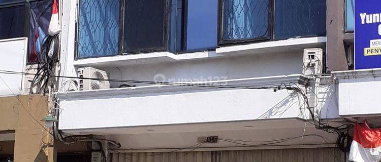 Ruko di Singawinata 
Purwakarta.arena niaga di Purwakarta ramai hidup  1