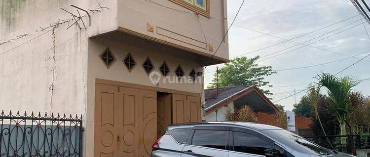 Dijual Ruko 2.5 lantai + Furniture lengkap.Letak di Pinggir Jalan Raya Utama. Cocok untuk Usaha           dan            Gudang Rumah SHM Sudah Renovasi 1