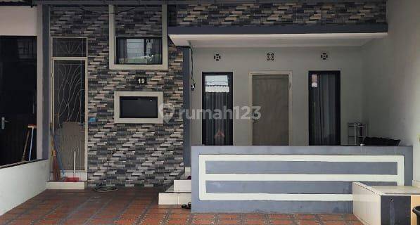 Dijual Rumah Dua Lantai, Rapih Dan Full.renovasi Di Perumahan Palem Semi (cluster) Tangerang 1