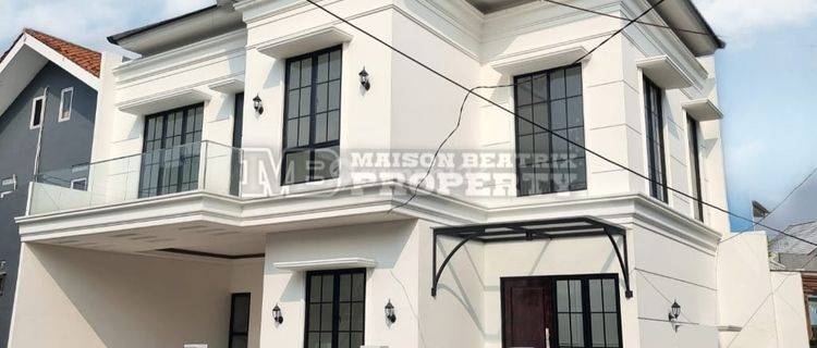  Rumah Baru Hoek Siap Huni Model Modern Classic Lokasi Strategis  1