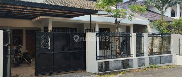 Disewakan Rumah Bagus 2lantai di Komplek Gudang Peluru Jakarta Selatan 1