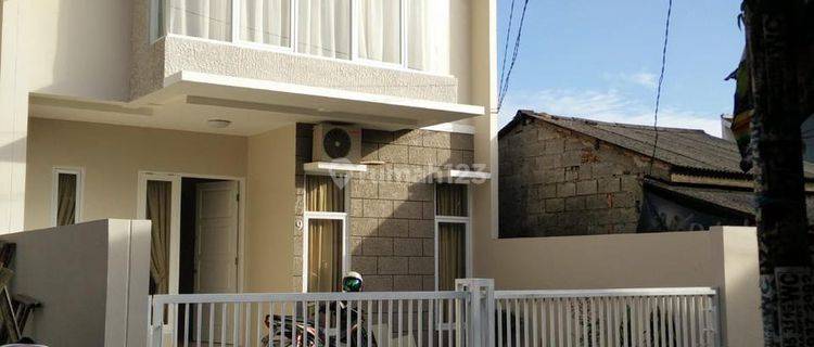 Rumah 2 Lantai Bagus Furnished SHM di Jati Rasa, Bekasi 1