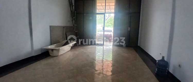For Rent: Ready-to-Use Shophouse in Duta Harapan Housing Complex, North Bekasi 1