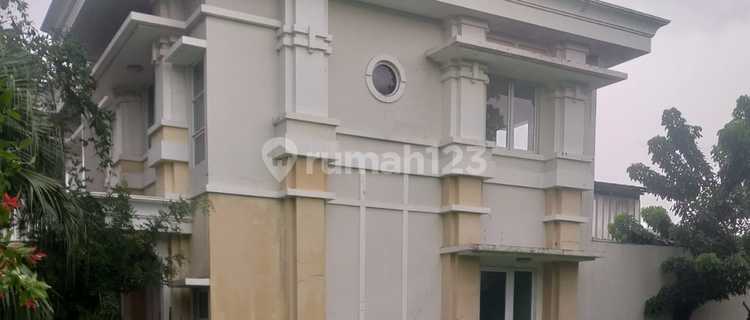 For Sale/For Rent 2-Storey Hook House Comfortable &amp; Ready to Occupy (Unfurnished) in Summarecon Bekasi Vernonia Cluster 1
