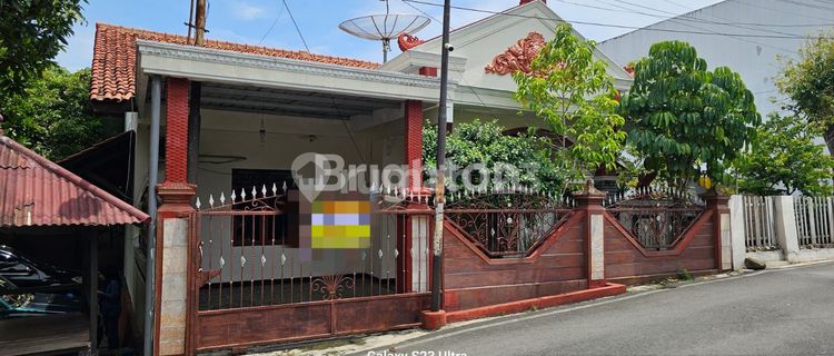HOUSE READY TO OCCUPY, IN A RESIDENTIAL AREA, LOCATED IN SAMBIROTO - EAST SEMARANG 1