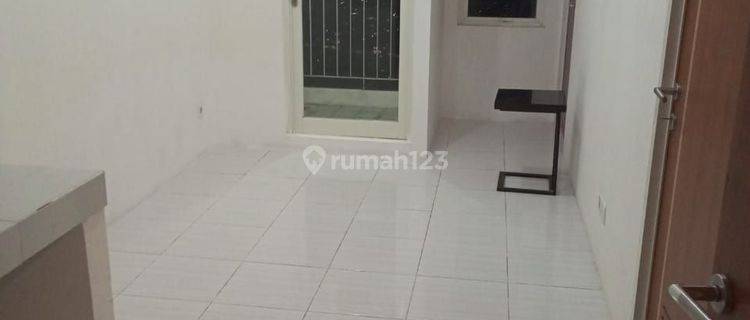 Disewakan apartment 2 br kosongan di puncak cbd ada ac 1 1