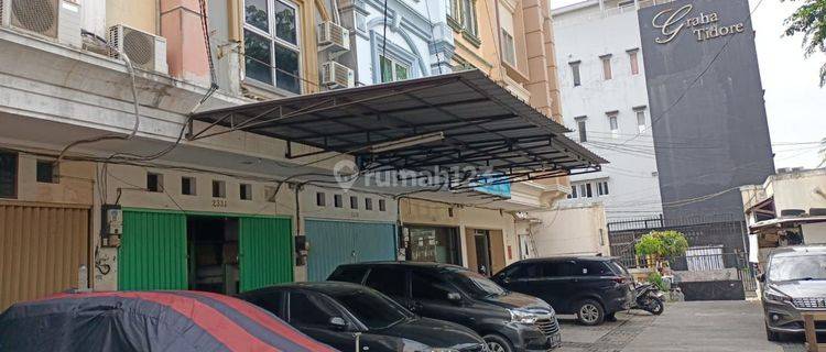 Ruko di  di Hasyim Ashari. Jakarta Pusat, Sudah Renovasi, 63,75 m2, HGB 1