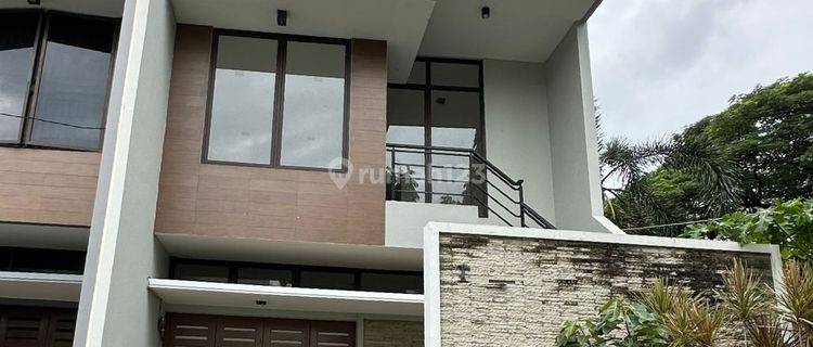 Rumah Di Perumahan Green View. Dekat Indosiar. Jakarta Barat, 3 Lantai, Baru, Shm 1