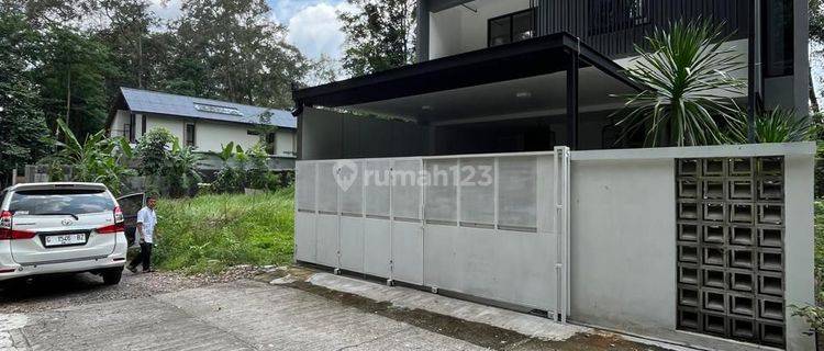 Rumah 2 Lantai Modern Kontemporer Dkt Jogjabay 1