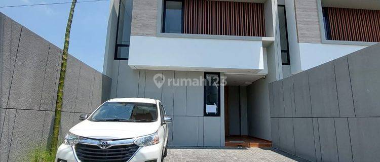 Rumah Baru Desain Modern Kontemporer di Jl. Palagan 1