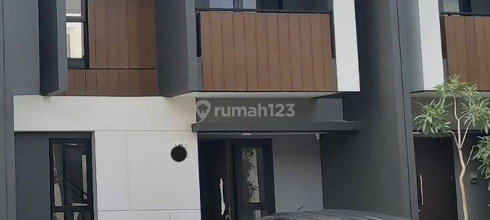 Disewakan Rumah Mewah 2 Lantai 7X11 Cluster Regia, Harapan Indah, Bekasi, 032 1