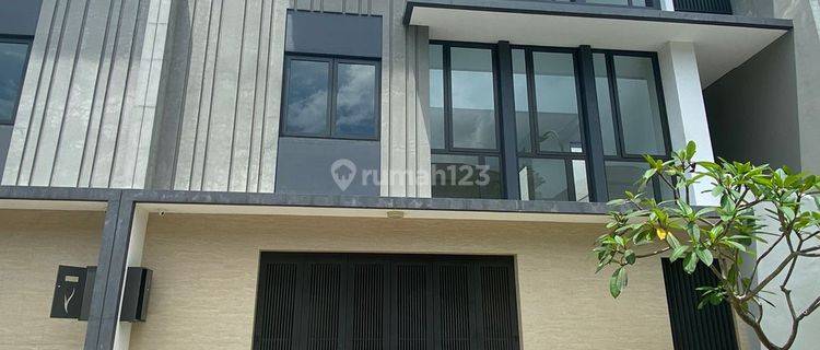 Disewakan Rumah Mewah Cluster Lakewood, Navapark Bsd, Cisauk, Tangerang Regency, Banten 007 1