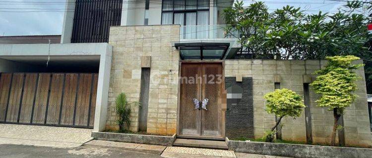 Rumah Modern Minimalis Dengan Fasilitas Kolam Renang Di Cipayung Jakarta Timur

 1