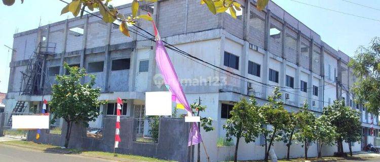 Gedung Sekolah Masih Aktif 3 Lantai di Kota Harapan Indah Bekasi

 1