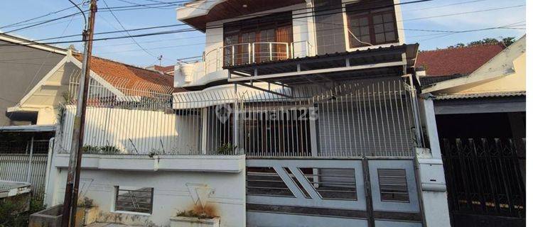 Rumah 2 lantai tengah kota di Seteran Gajahmada Semarang 1