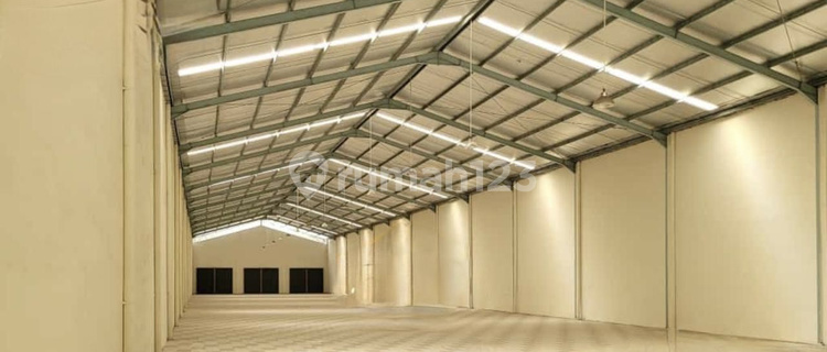 Ready-to-Use Large Warehouse on Yos Sudarso Arterial Road, Semarang 1