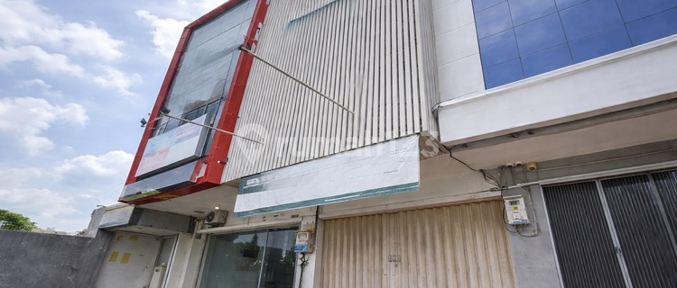 Strategic Shop House in Gajah Semarang 1