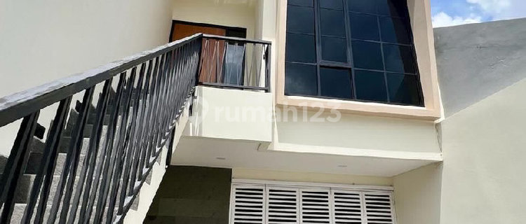 Rumah Brand New 3 Lantai Bebas Banjir di Jakarta Barat S9444 1