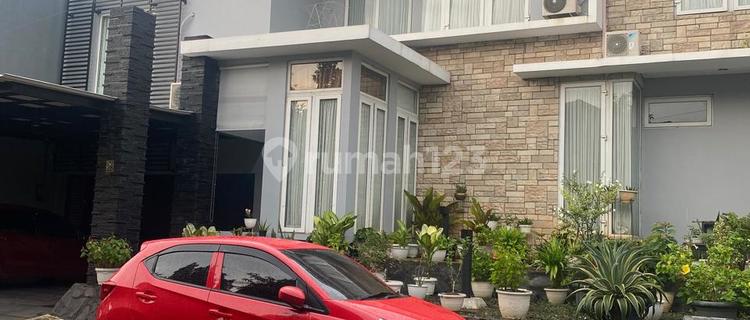 Exclusive residence Graha Raya Bintaro! Spacious house with a modern design, WTY. 1