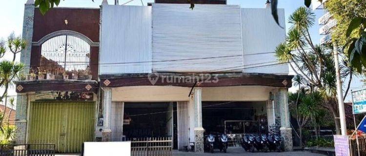 3 Floor Shophouse Commercial Building in Singaraja 1