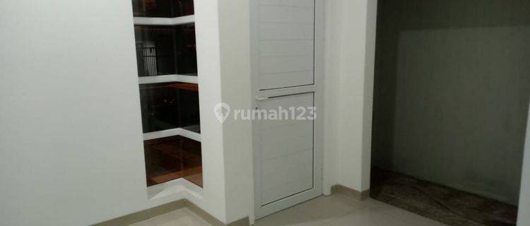 Disewakan Rumah Fresh / Baru Renofasi Permata Buana Puri Indah Jakarta Barat 1