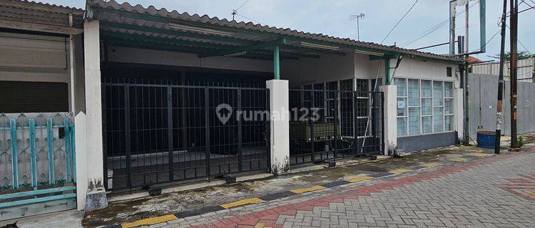 Disewakan Rumah Ex Toko Roti Tanahmas Lokasi Strategis Dekat Kota 1