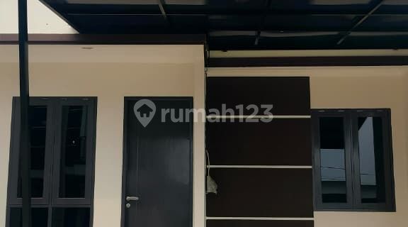 Rumah Exclusive Deket Mall Living World, 3 menit MM2100 Strategis deket Tol grand wisata 1