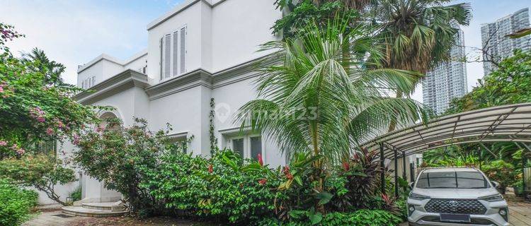 Rumah Mewah Lokasi Sangat Strategis Area Mega Kuningan, Jakarta Selatan 1