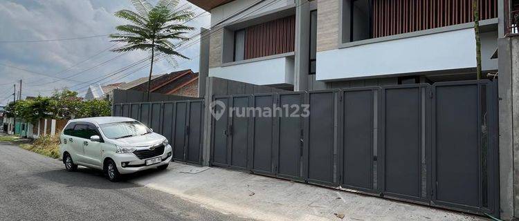 Rumah Mewah 2 Lantai Kontemporer Di Jalan Palagan Km 9.5 Sariharjo Ngaglik Sleman Dekat Taman Palagan Asri 3

harga: 1.49 Milyar [ Nego ]
-------------------------------------------
legalitas: Shm Pbg

2 Unit Siap Huni
akses Jalan Strategis

 1