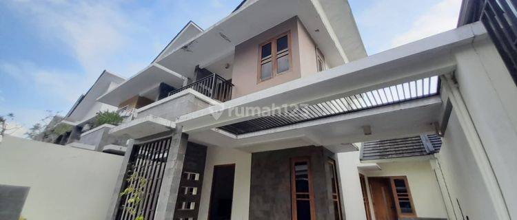 Rumah MEWAH 2 LANTAI GAYA EROPA - TATA RUANG NYAMAN DI DALAM CLUSTER ELITE DI Dekat Jogjabay SHM Rumah Bagus Utara 1