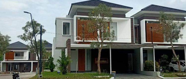 Dijual rumah mewah dalam perum bale wangsa residence di jalan magelang Yogyakarta
Dekat YIS Yogya International School Rumah di Jalan Magelang 2 Lantai SHM Baru 1