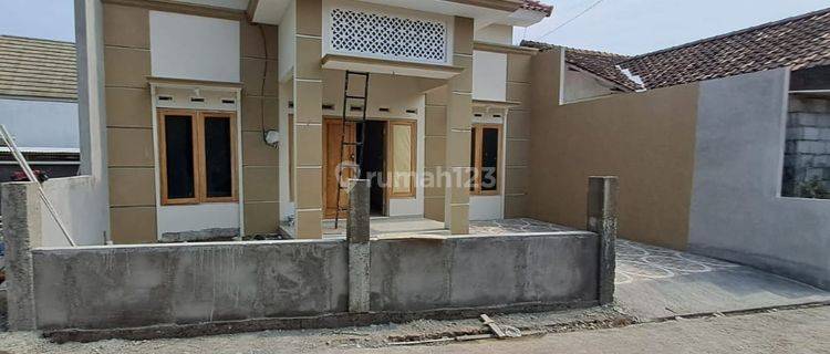 RUMAH BARU CANTIK - DESAIN ELEGAN MEWAH DI JALAN KALIURANG KM 12 NGAGLIK 1