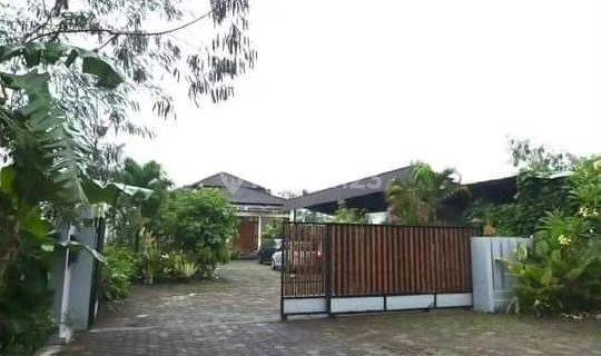 KODE RY082
DIJUAL RUMAH MEWAH SIAP HUNI
Include furniture
Di  daerah Tembi dekat kampus ISI dan kawasan desa wisata kerajinan kasongan Yogyakarta 1