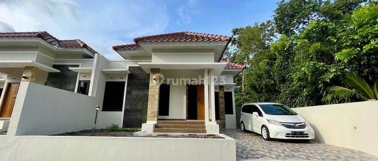 STRATEGIS
STRATEGIS
STRATEGIS

RUMAH BARU MEWAH MODEL LIMASAN DENGAN TATA RUANG NYAMAN DI JALAN KALIURANG KM 13 DEKAT PASAR JANGKANG di Jalan kaliurang  km 13 SHM Rumah Baru 1