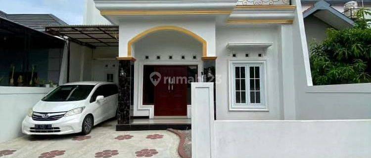 RUMAH MEWAH KLASIK MODERN 2 LANTAI STRATEGIS TEPI JALAN DI NGIPIK BANGUNTAPAN BANTU 1