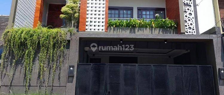 

RUMAH MEWAH LUX EKLUSIF 2 LANTAI - STRATEGIS DI DEKAT JOGJABAY WEDOMARTANI NGEMPLAK SLEMAN
  1