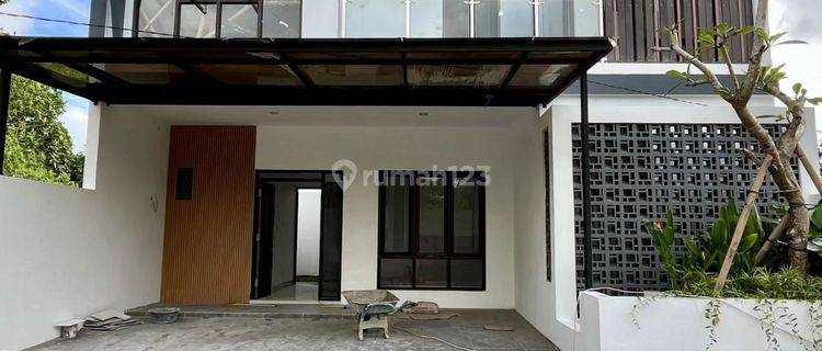 Rumah Baru Dalam Perumahan di Maguwoharjo Dekat UPN dan AMIKOM

 1