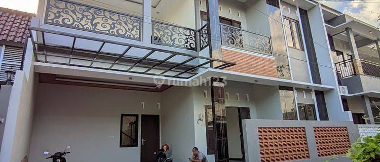 Rumah Mewah Modern 2 Lantai Kontemporer Istimewa Dengan Harga Murah Di Dekat Jogjabay Maguwoharjo

 1