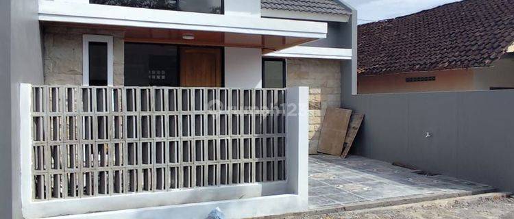 Rumah Cantik Minimalis Modern - Harga Murah Lokasi  Strategis Di Tirtoadi Mlati Sleman 

harga: 715 Juta [ Nego ]
‐---------------------------------------
legalitas: Shm, Pbg

akses Jalan Simpangan
dekat Smkn 1 Sayegan

spesifikasi:
-------------------
lu 1