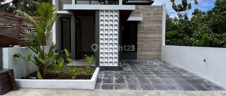 Rumah Cantik Limasan Modern Kekinian Di Jalan Magelang Dekat Polres Sleman & Sch Terbatas! Sisa 2 Dari 3 Unit--------------------------------------------type: 58/93 : 535 Jutalegalitas: Shm Pbgakses Jalan Lebarmodern Berkualitasmaghnet Kawasan:----------- 1