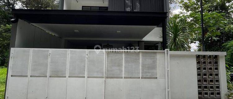 Rumah Mewah Modern 2 Lantai Kontemporer Dengan Sisa Tanah Luas Di Utara Jogjabay

alamat :  
wedomartani, Ngemplak Sleman
 
harga: 1.495 Milyar 
---- 1